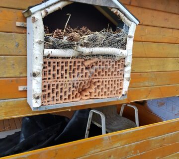 Zerstörtes Insektenhotel